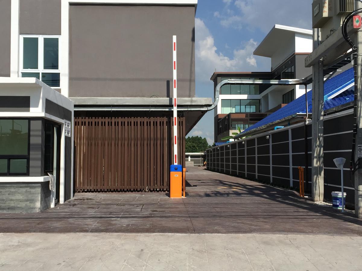 Апарт готель Modernbright Laemchabang Банг-Ламунг Екстер'єр фото