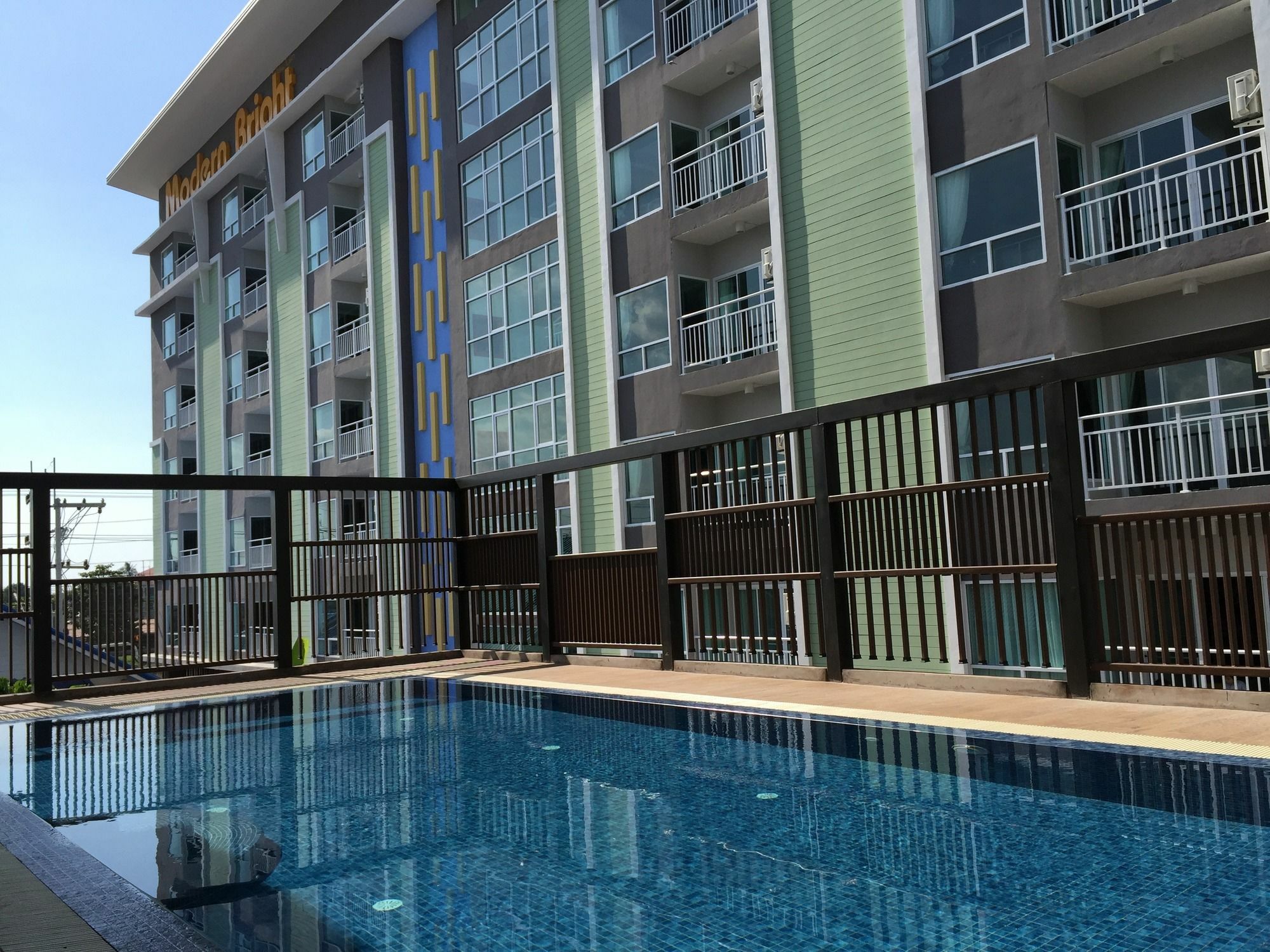 Апарт готель Modernbright Laemchabang Банг-Ламунг Екстер'єр фото